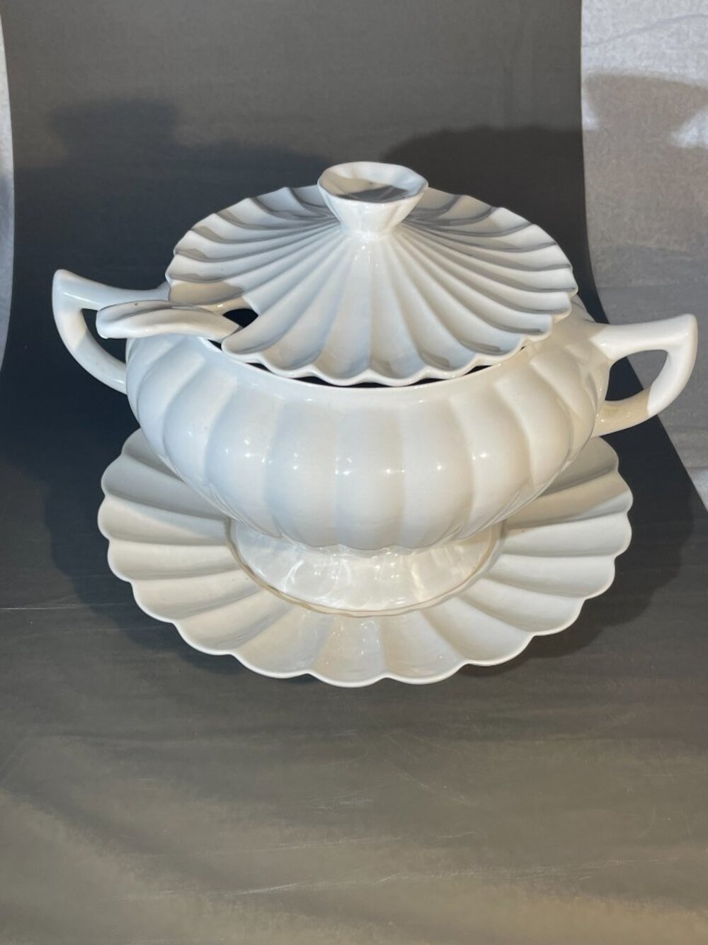 Vintage CALIF USA C609 White Ceramic Soup Tureen Set (1697)